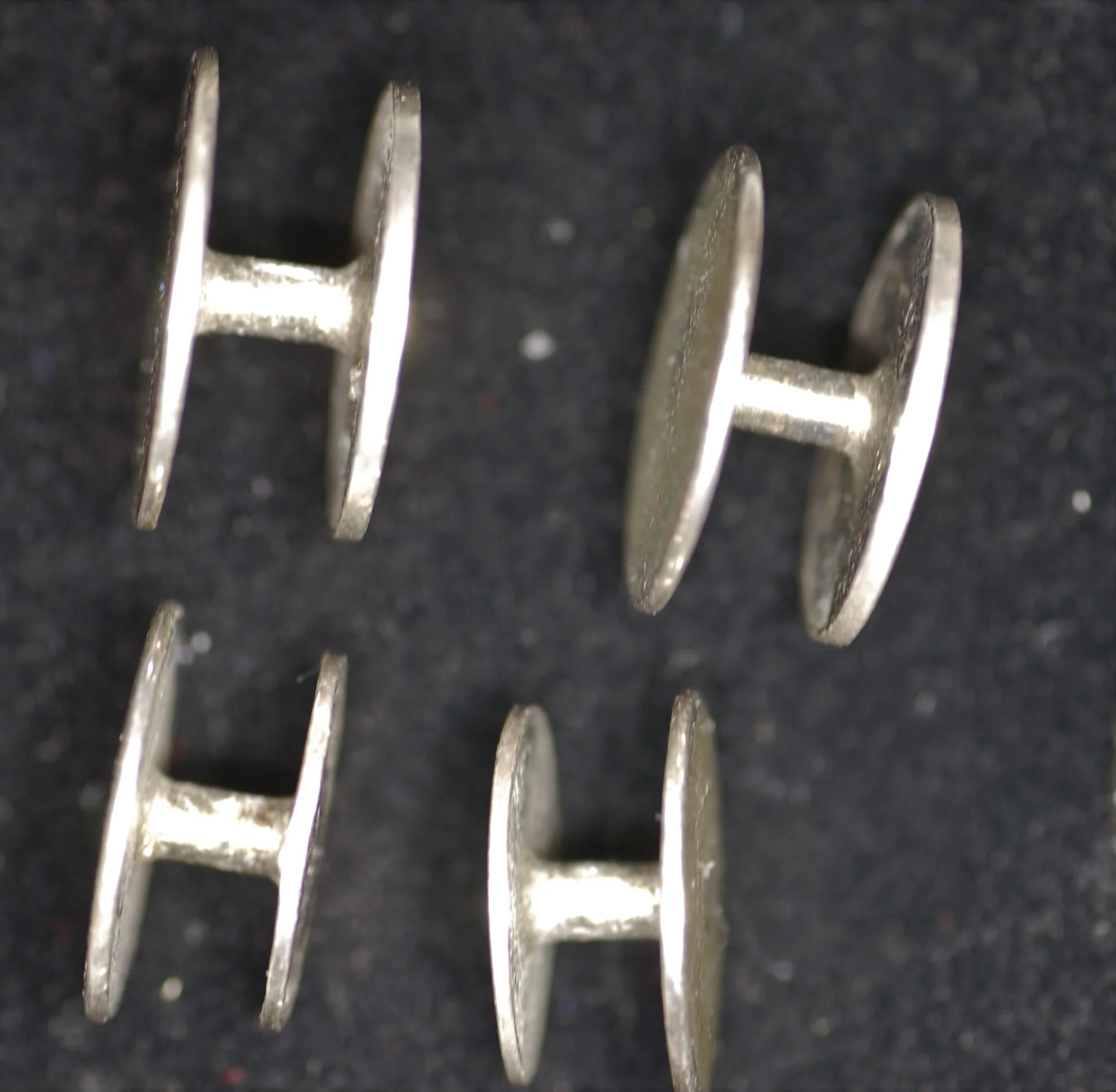 Maundy cufflinks & collar studs - Image 3