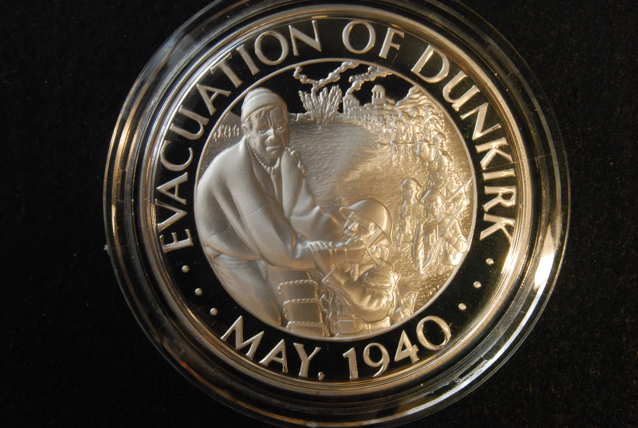 Winstons War 25 silver medal set issued by Spinks. - Image 4